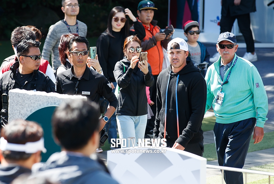 [포토S] 팬사인회 나서는 브룩스 켑카