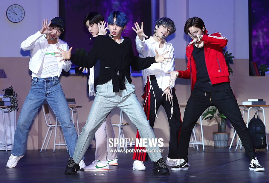 [포토S] TXT, 카리스마 뿜어내며