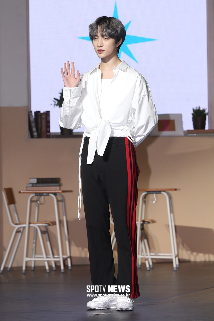 [포토S] TXT 범규, 셔츠는 가볍게 묶어주고