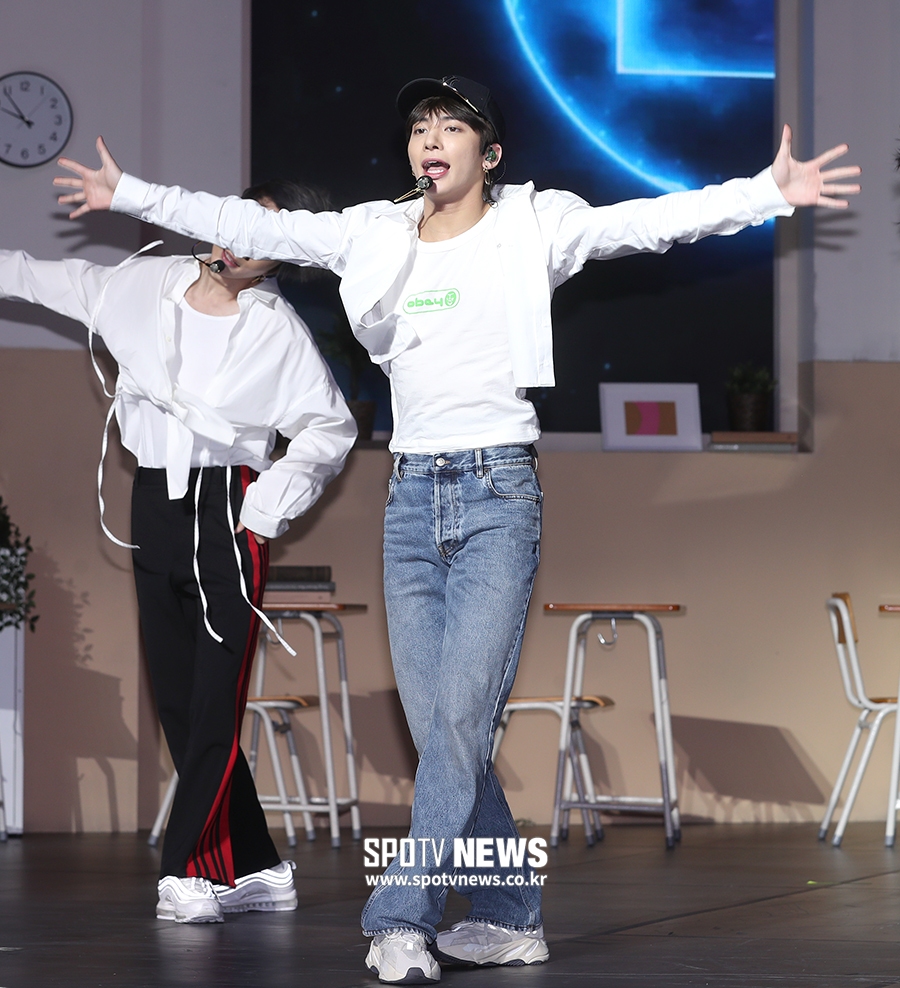 [포토S] TXT 태현, 팔을 활짝 펴고