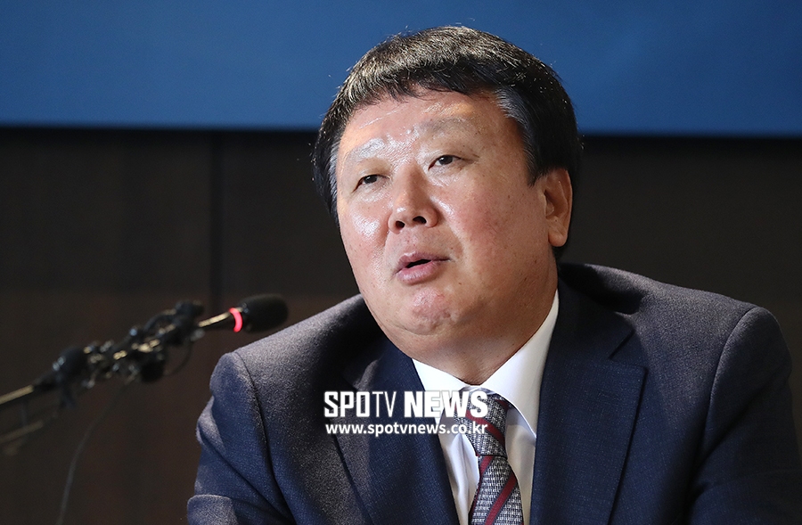 [포토S] 질문에 답하는 선동열 전 감독