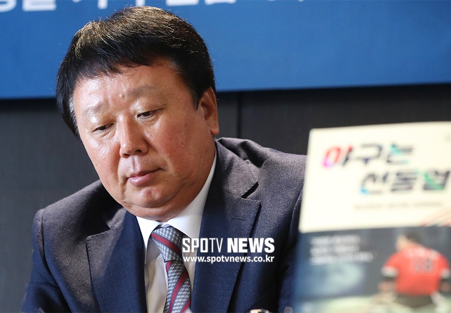 [포토S] 생각에 잠긴 선동열 전 감독