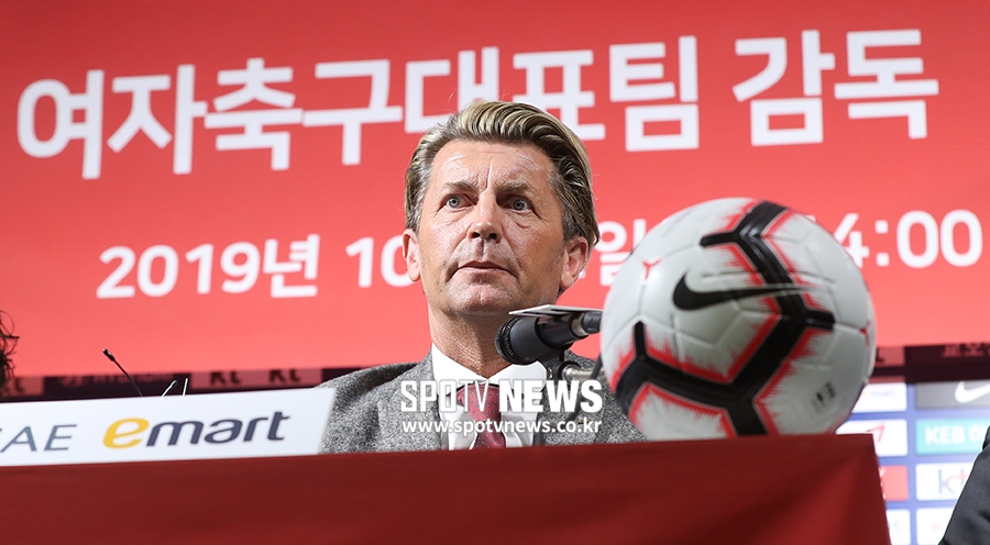 [포토S] 콜린 벨, 여자 축구대표팀 첫 외국인 사령탑