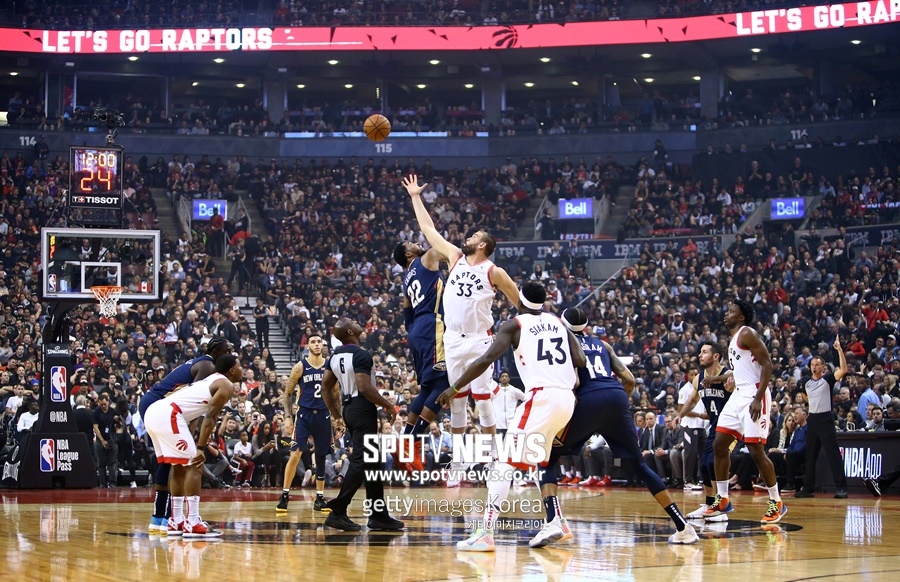 '디펜딩 챔피언' 토론토, NBA 개막전서 뉴올리언스에 연장 역전승