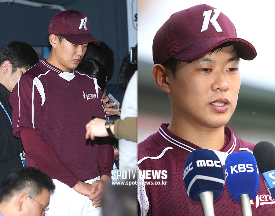 [스토리S] '두산 조롱 논란' 송성문, KS 2차전 앞두고 두손 모아 사과