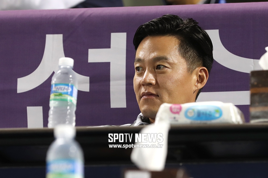 [포토S] 이서진, '한국시리즈 2차전 보러 왔어요~'