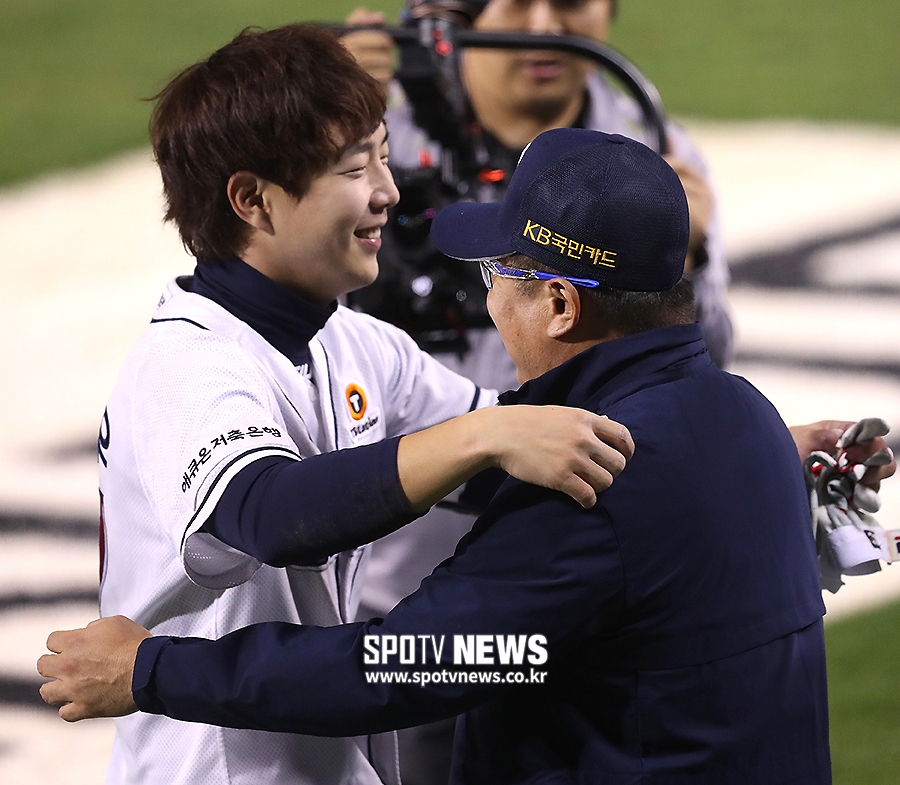 [포토S] 김태형 감독, '우리 건우 장하다'