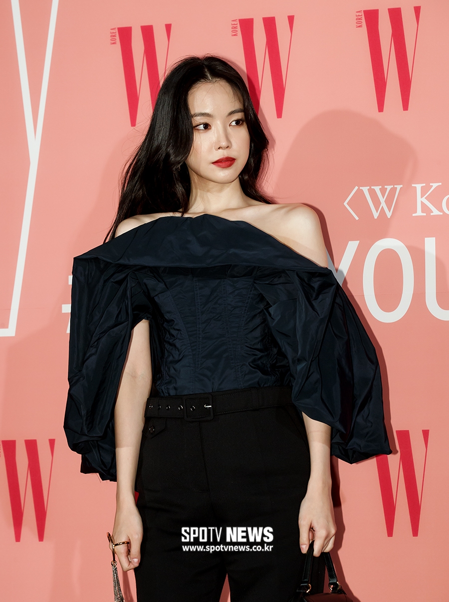 [포토S] 손나은, 날카로운 어깨 라인