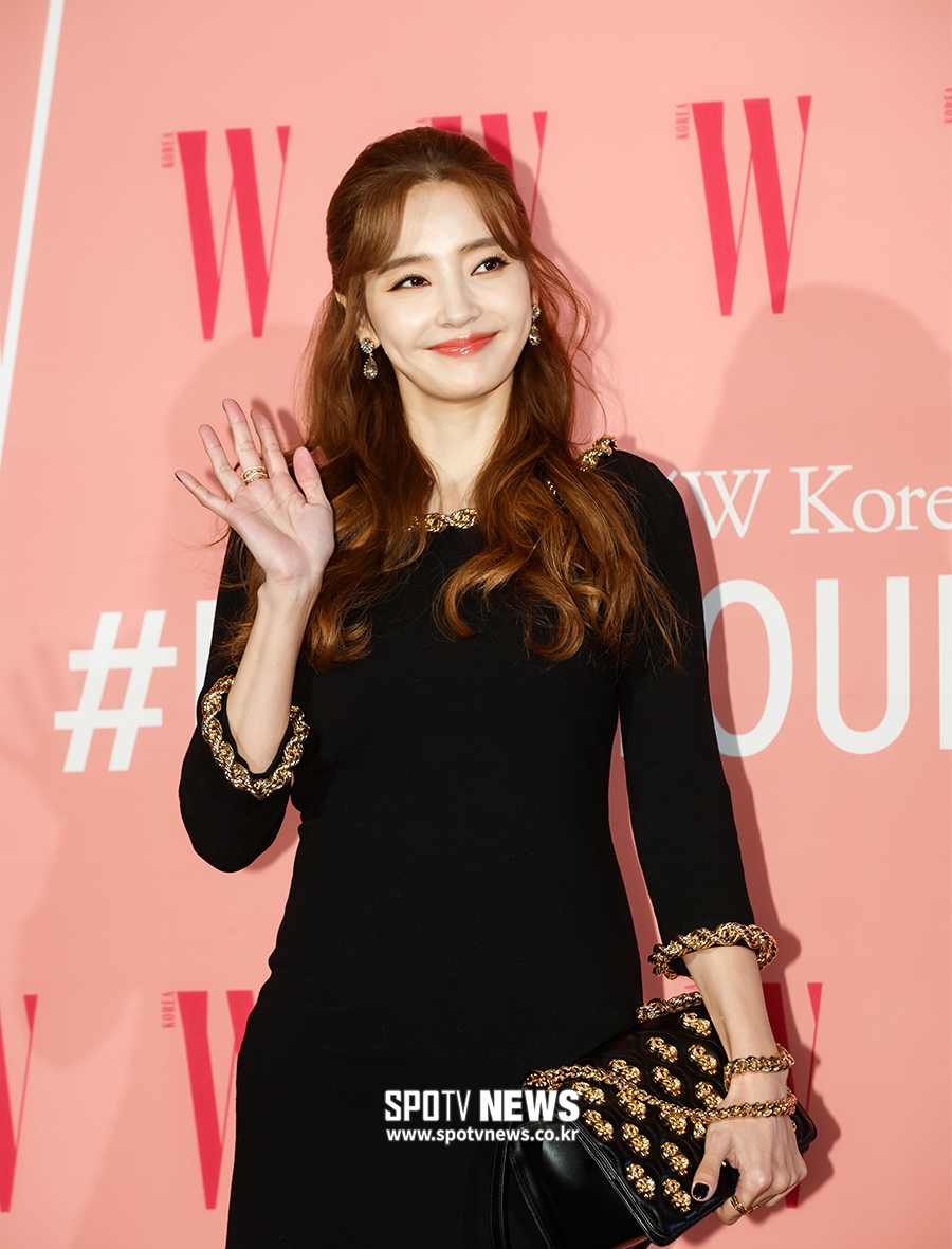 [포토S] 한채영, 우아한 손인사