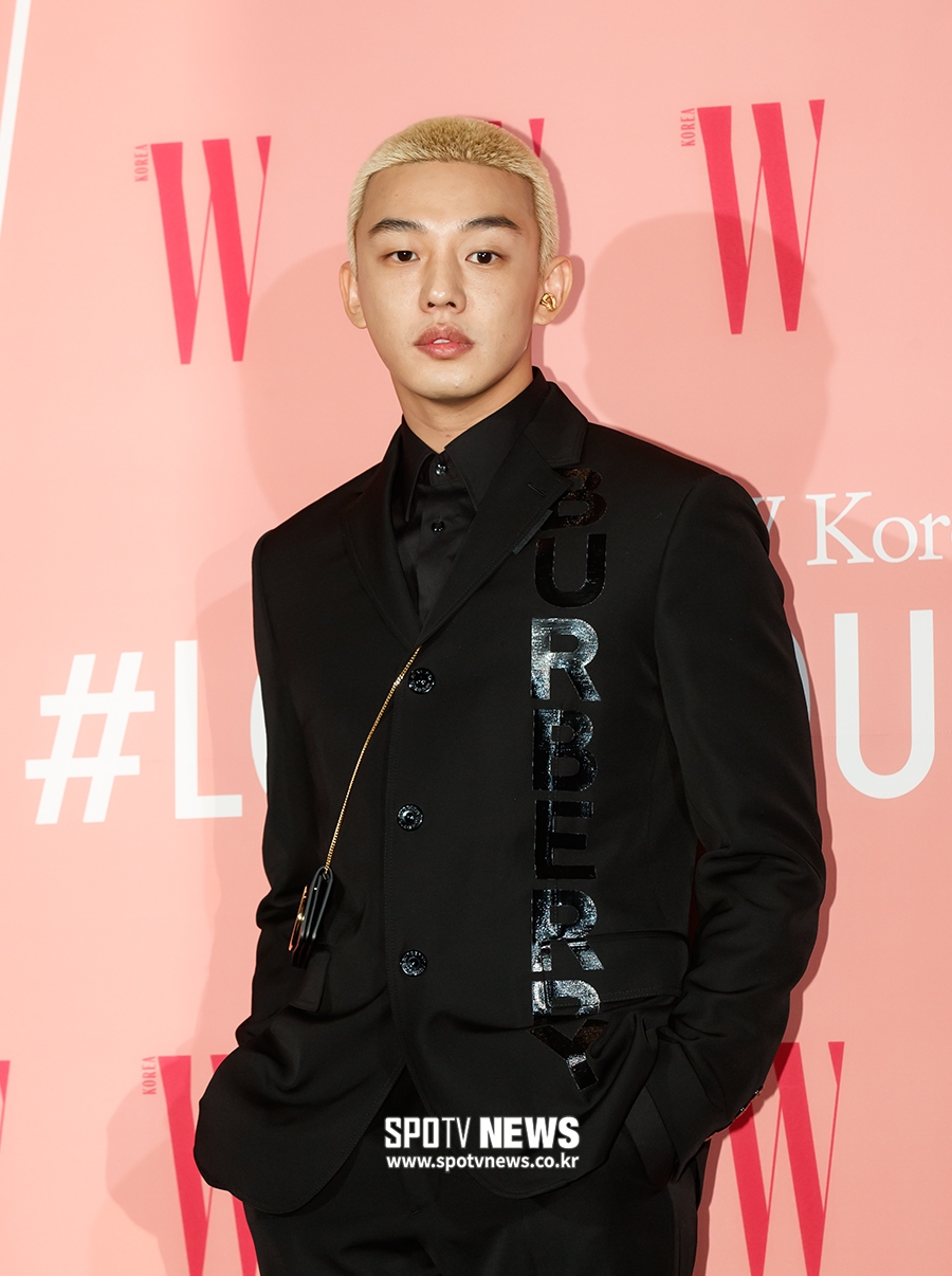 [포토S] 유아인, '오늘은 골드'