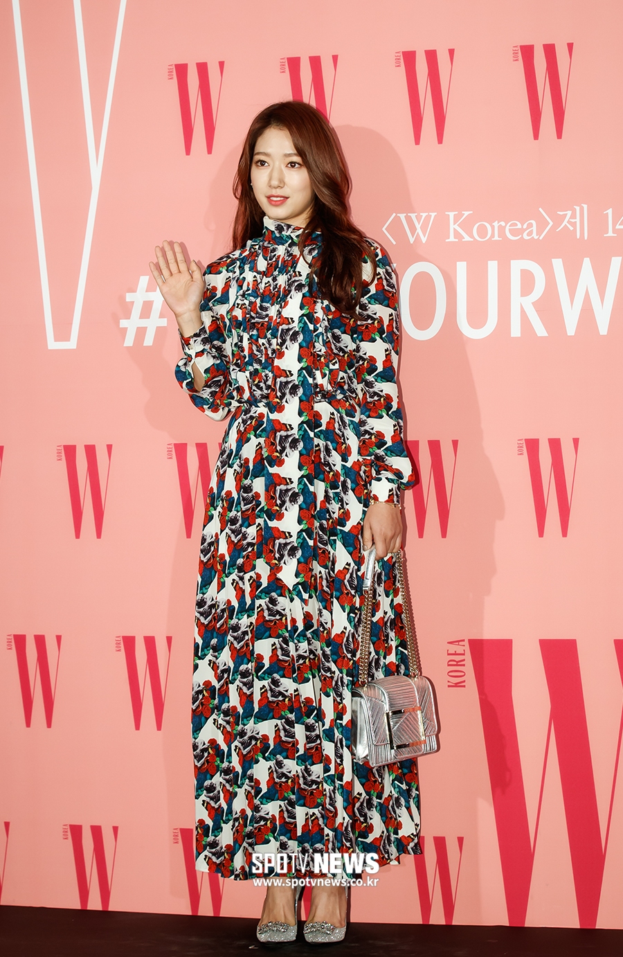 [포토S] 박신혜, 플라워 패턴보다 우월한 미모