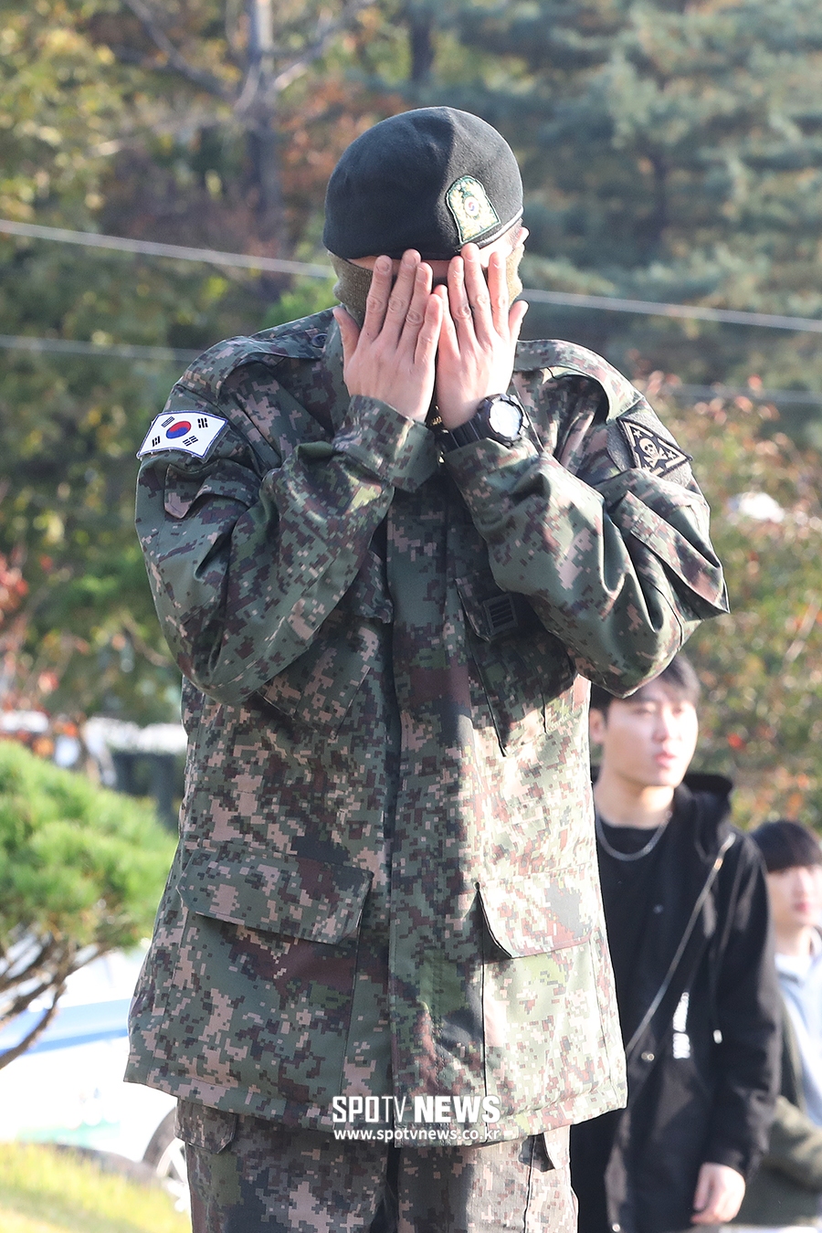 [포토S] 지드래곤, 팬들 앞에서 감동의 눈물