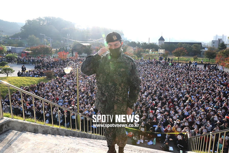 [포토S] 지드래곤, '팬들 앞에서 전역을 명 받았습니다!'