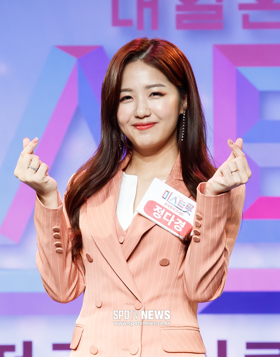[포토S] 정다경, 애교 넘치는 손하트