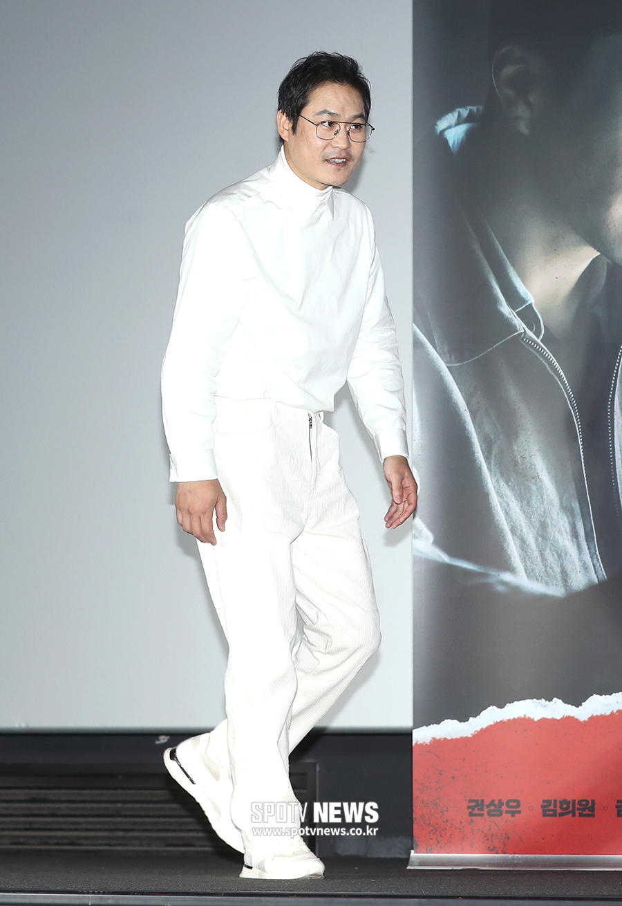[포토S] 김성균, 나홀로 백돌 패션