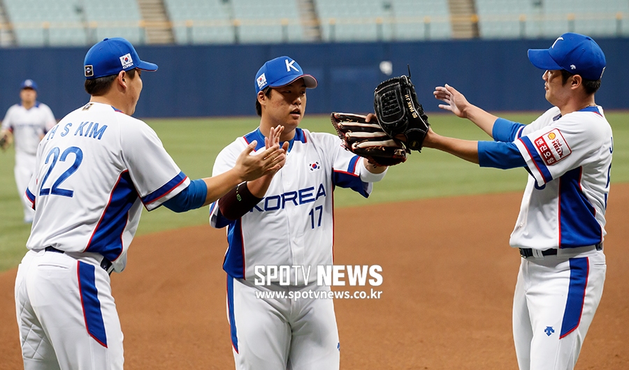 [포토S] 강백호, 멋진 플레이로 형들 사랑 독차지