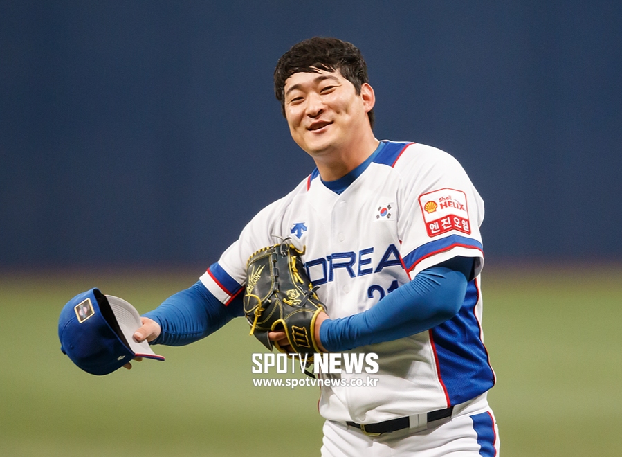 [포토S] 하재훈, 트리플 플레이에도 민망한 미소
