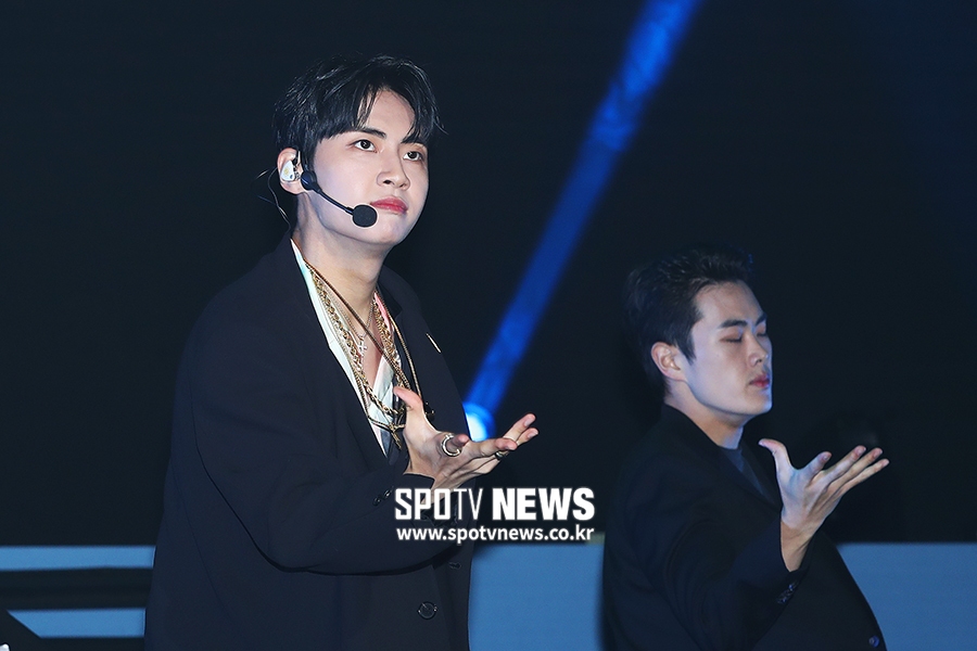 [포토S] 이진혁, '빠져드네'