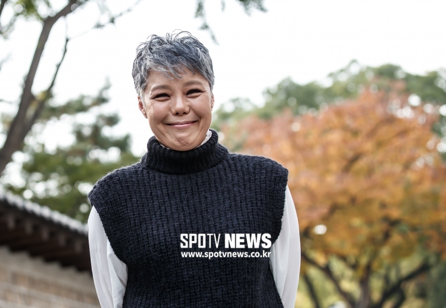[포토S] 미소 짓는 가수 이은미