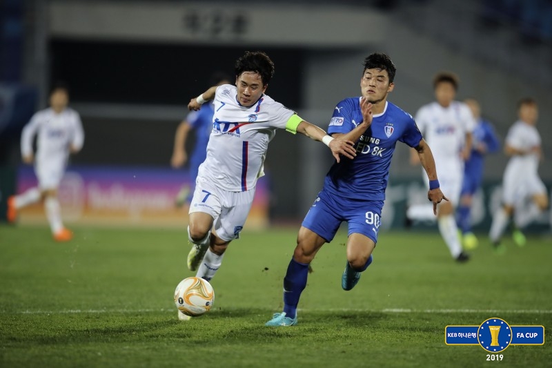 [현장 REVIEW] 고전한 수원, 대전코레일과 0-0…결승 2차전서 챔피언 윤곽 나올 듯
