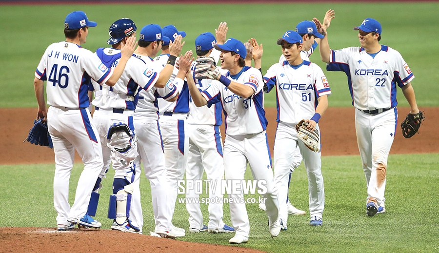 [포토S] 한국, 프리미어12 개막전서 호주에 5-0 승리!