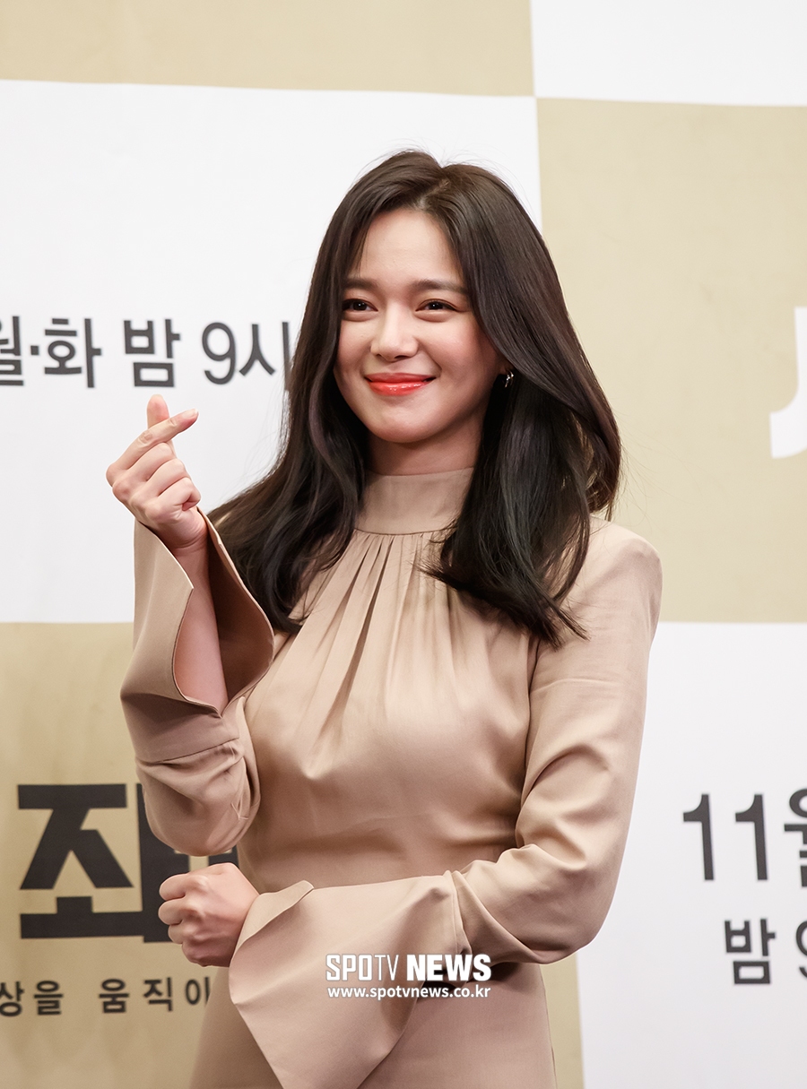 [포토S] 이엘리야, 매력 발산 손하트