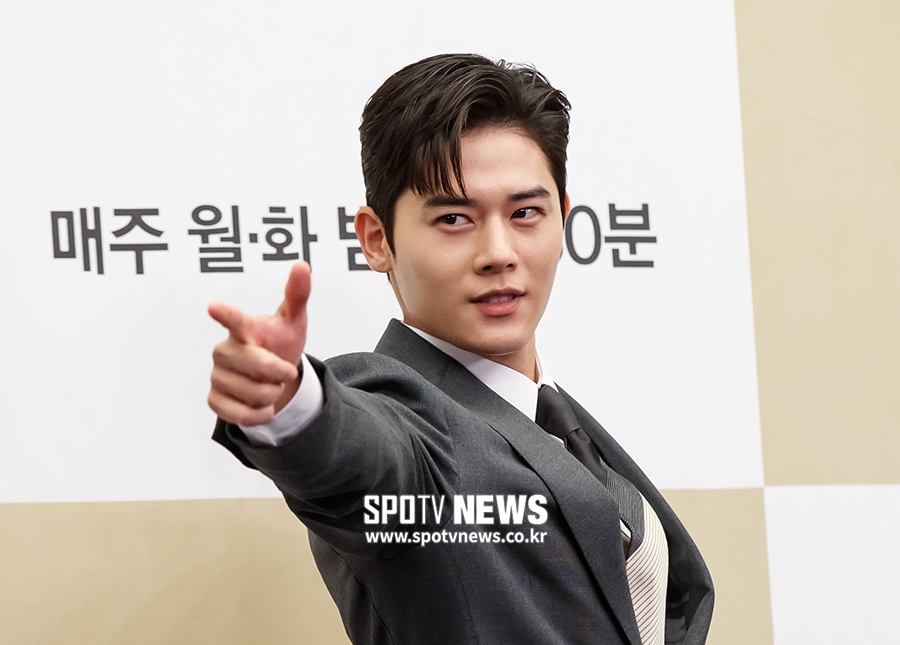 [포토S] 김동준, 아이돌 다운 포즈