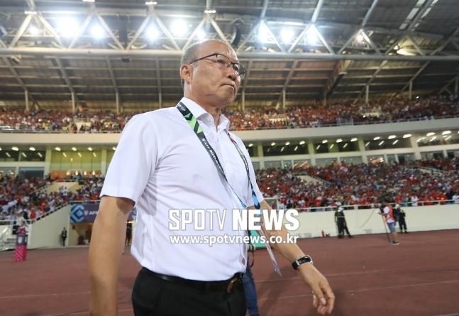 박항서 감독, 베트남과 최고 대우 재계약 "막중한 책임감 느낀다"