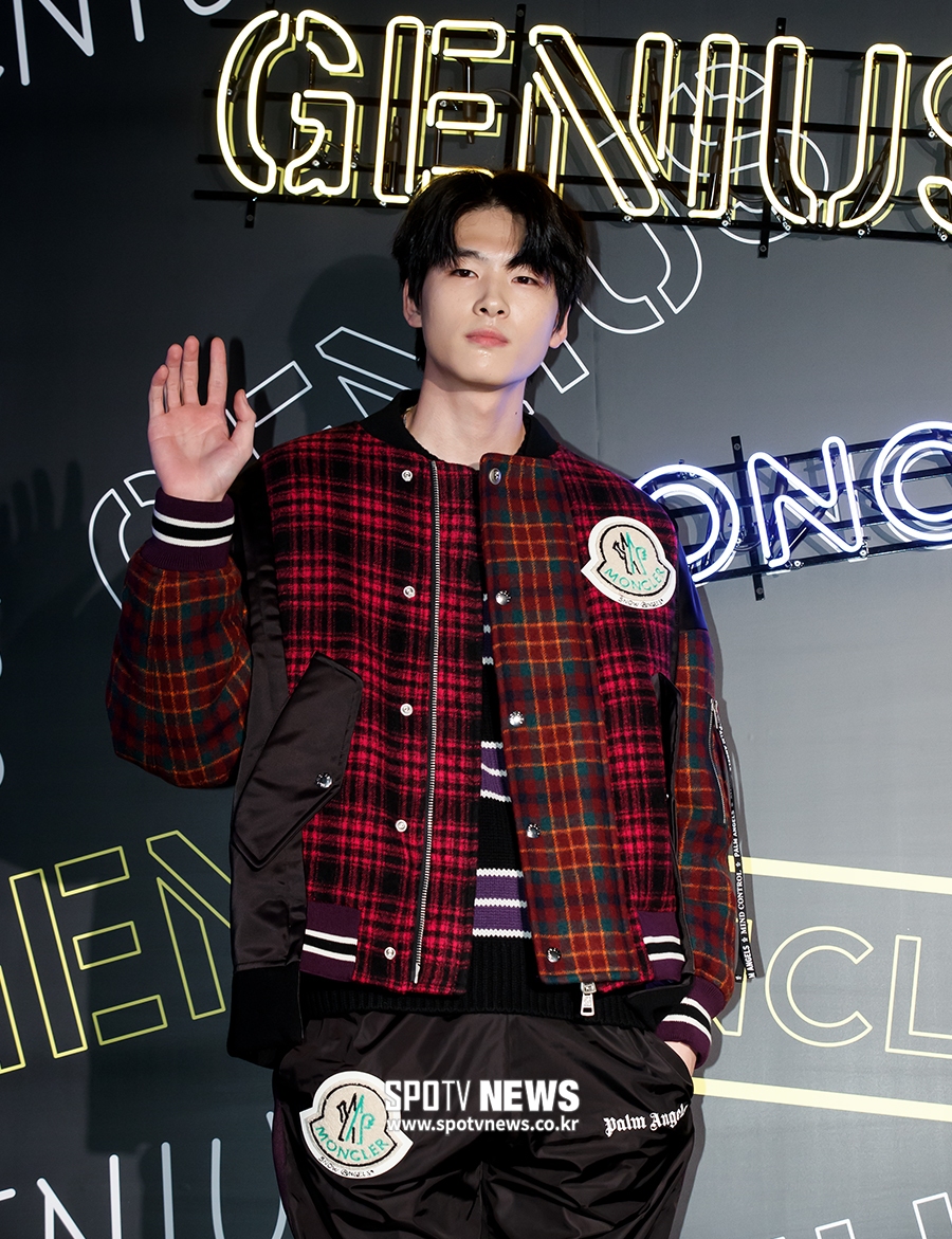 [포토S] 포토월 오른 모델 김진곤
