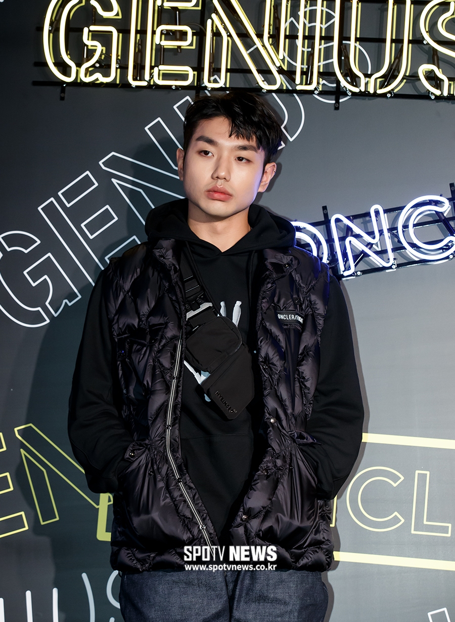 [포토S] 포즈 취하는 가수 샘김