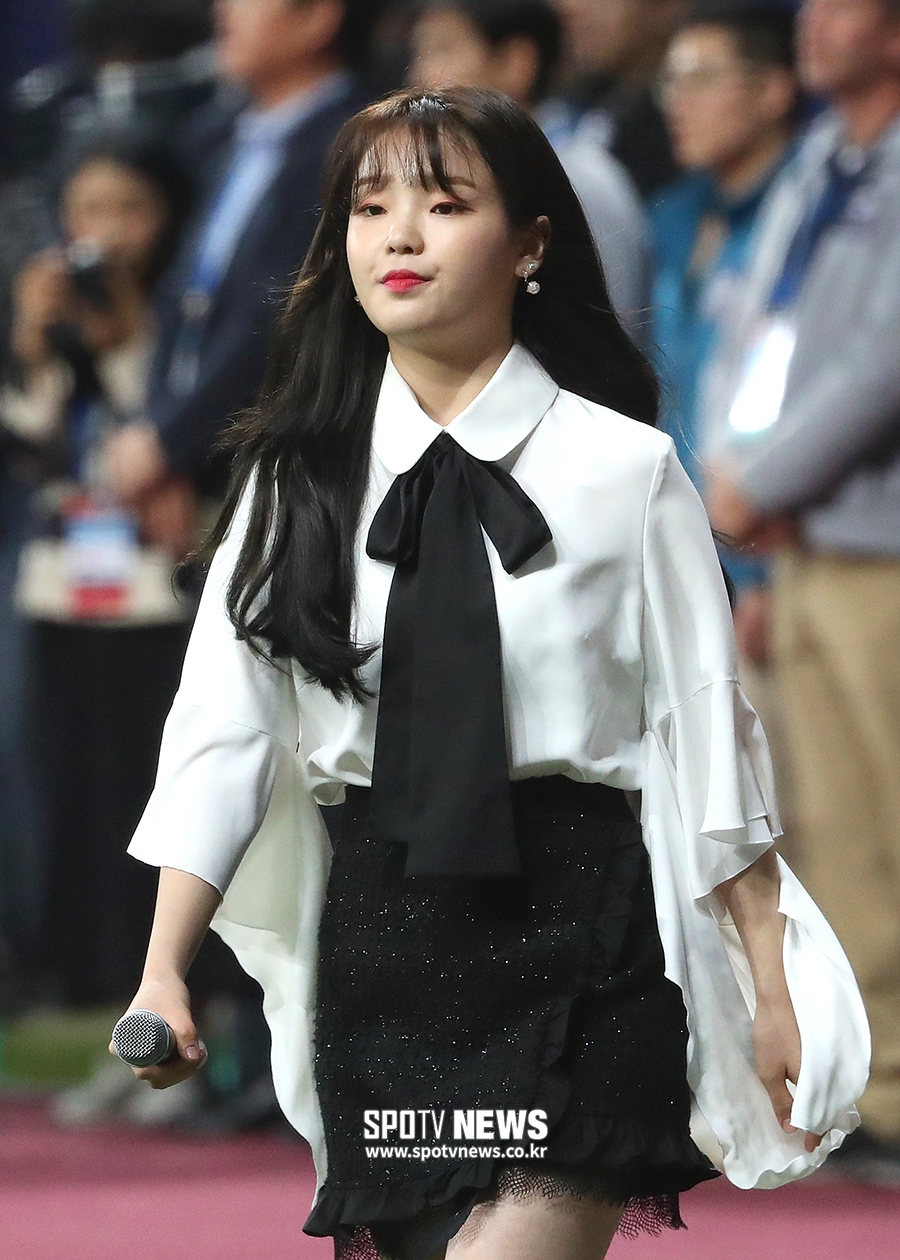 [포토S] 프리미어12 애국가 부르는 오마이걸 승희