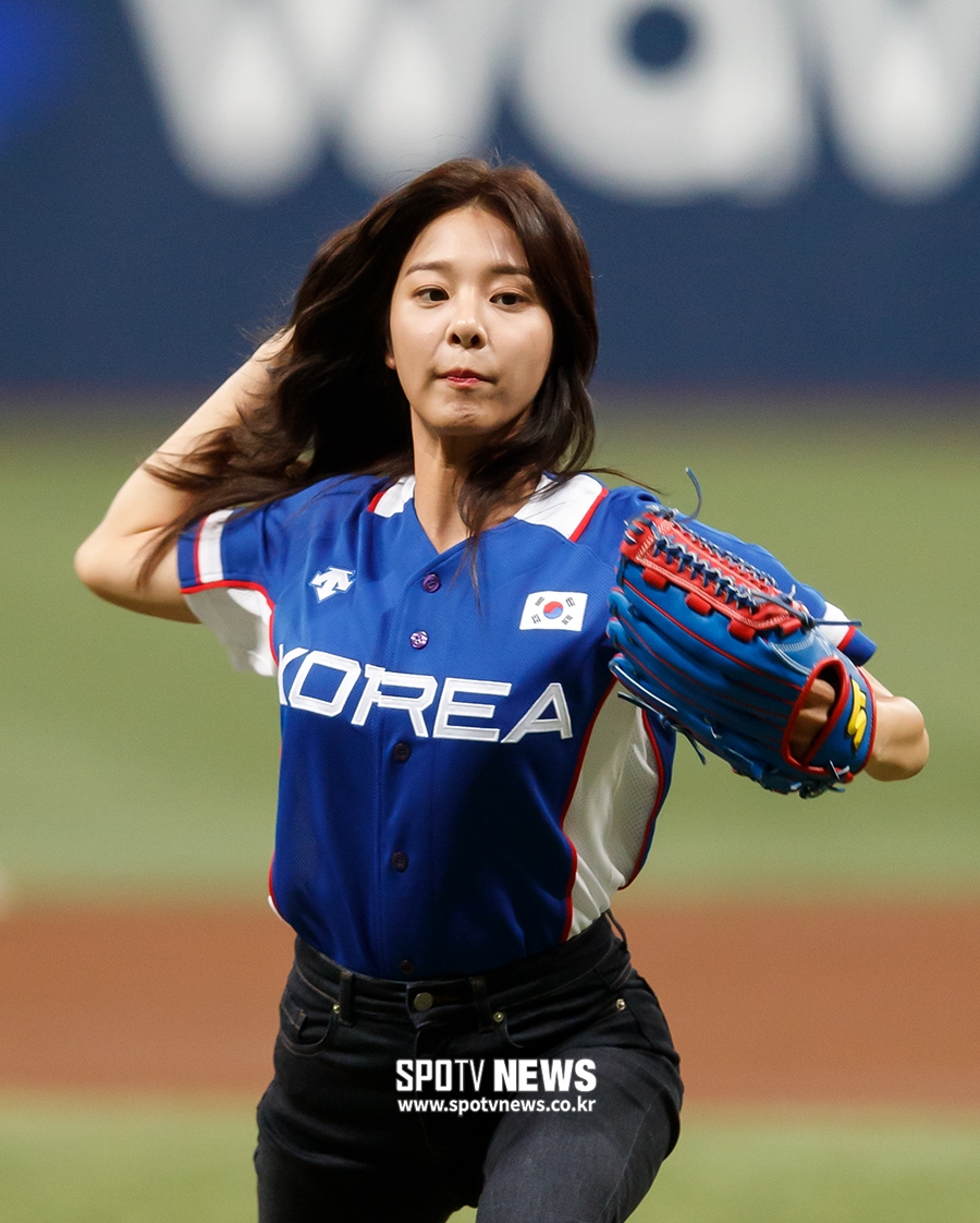 [포토S] 설인아, 글래머의 힘찬 시구