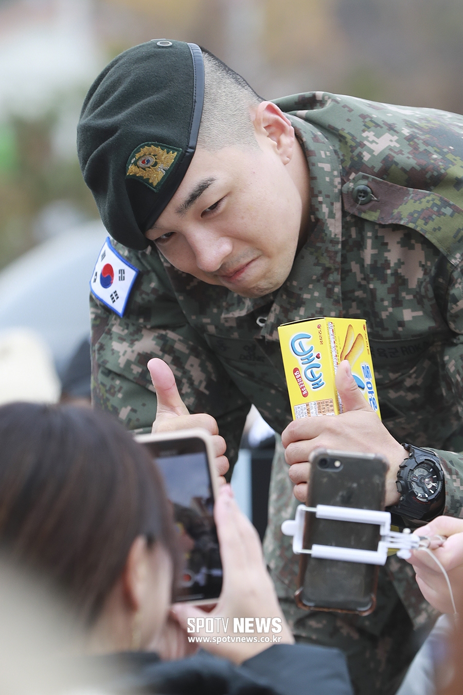 [포토S] 태양, 팬들 향해 엄지 척