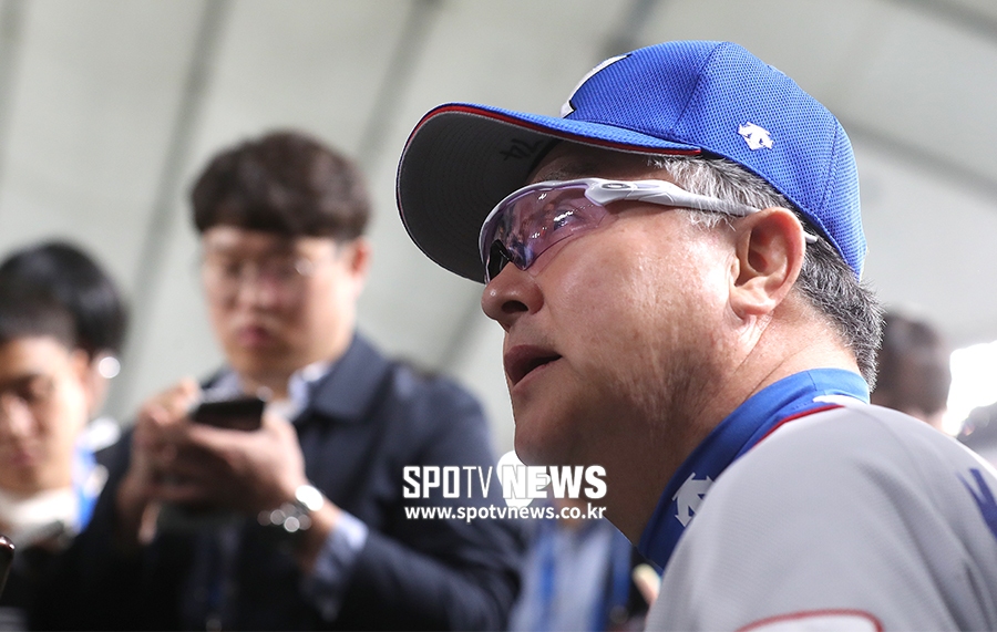 [포토S] 김경문 감독, '도쿄돔 첫 매치 무조건 승리를'