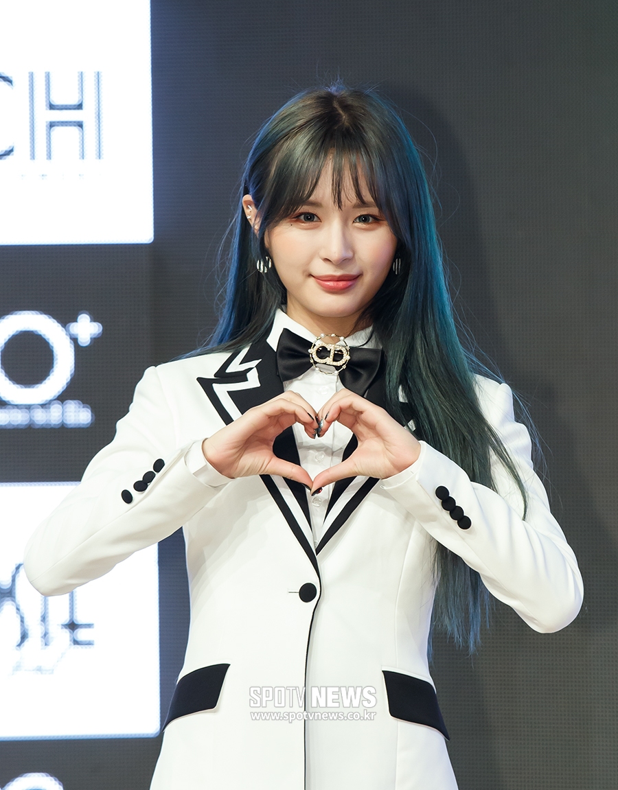 [포토S] 네이처 루, 매혹적인 손하트