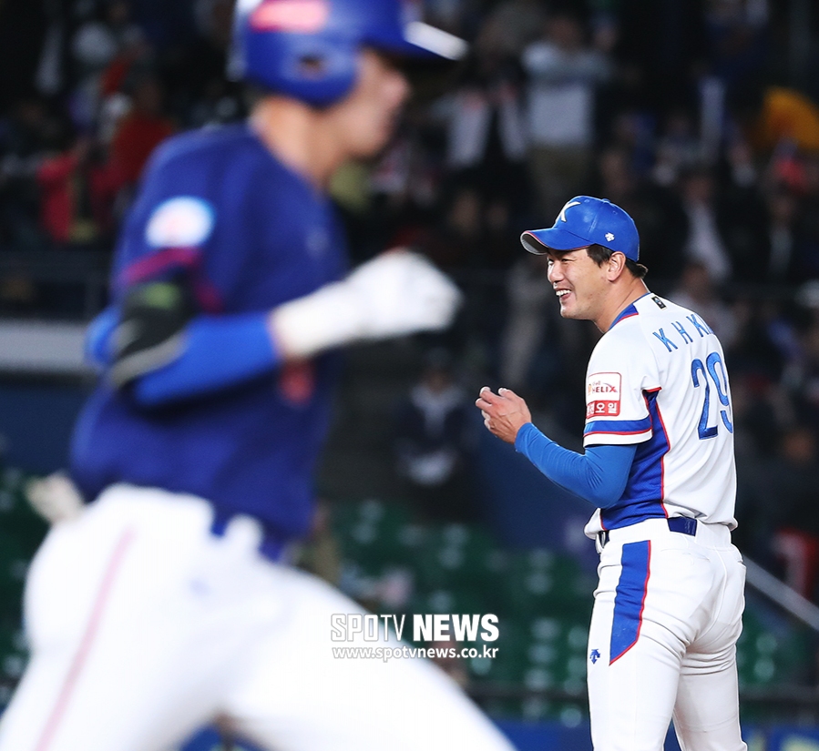 [포토S] 김광현, 안타에 헛웃음이