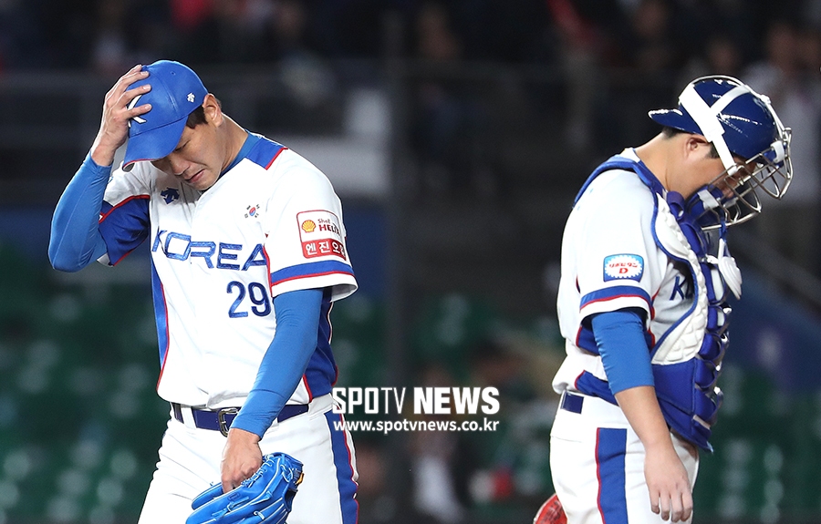 [포토S] 고개 숙인 김광현과 양의지