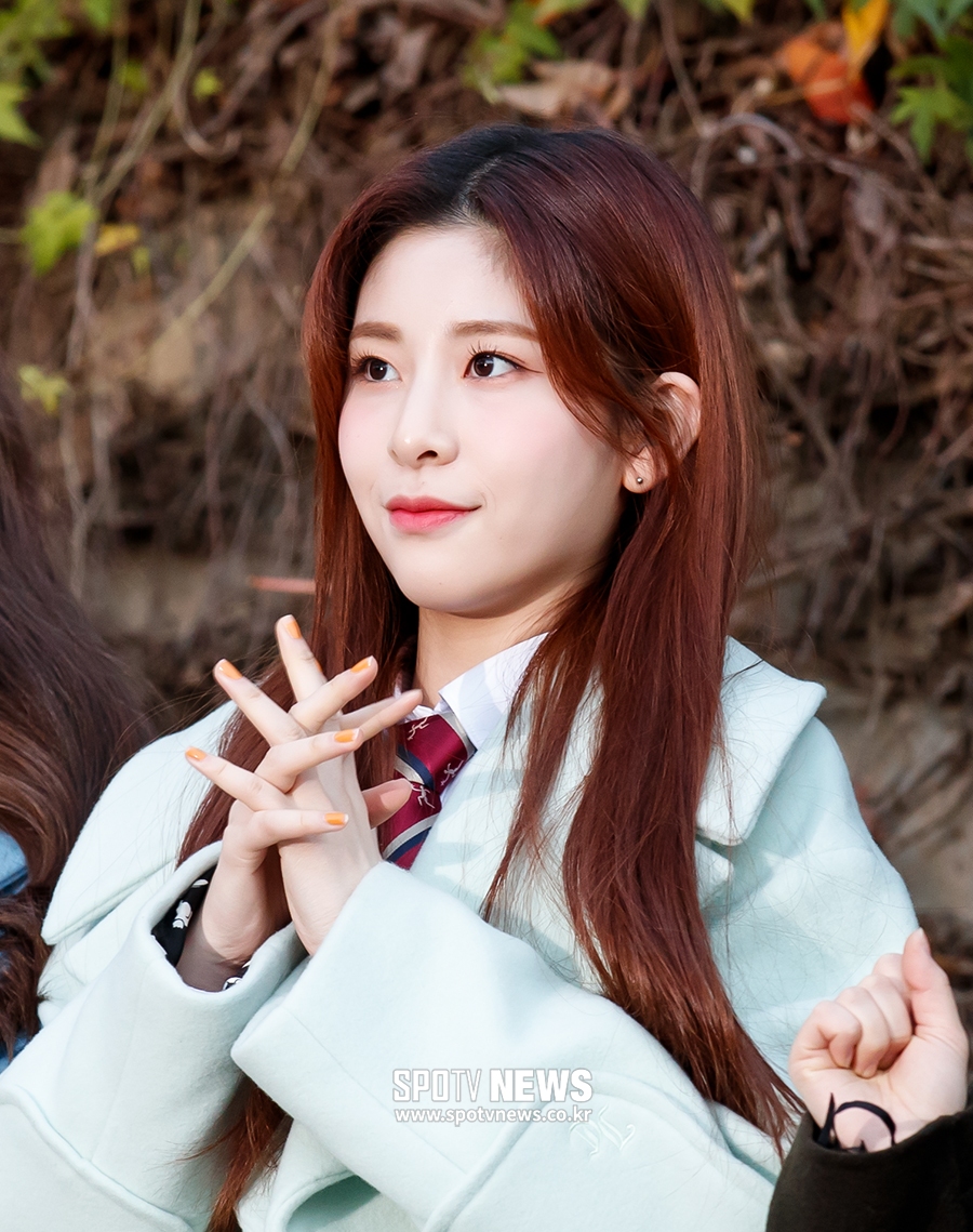 [포토S] 공원소녀 민주, '수능 잘 보게 해주세요'