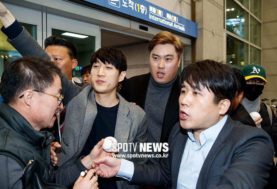 [포토S] 류현진, '집에 가기 힘드네'