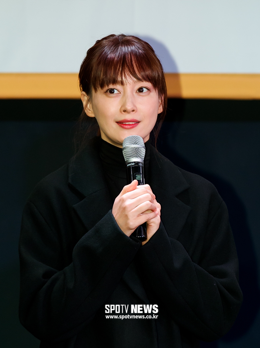 [포토S] 이나영, '따뜻한 마음 전하러 왔어요'