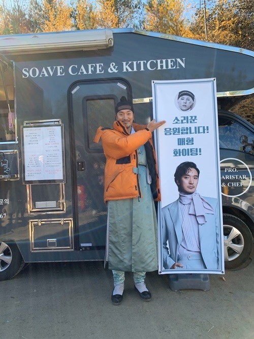 지드래곤, 커피차→한정판 운동화 선물…'매형' 김민준 향한 '가족♥'