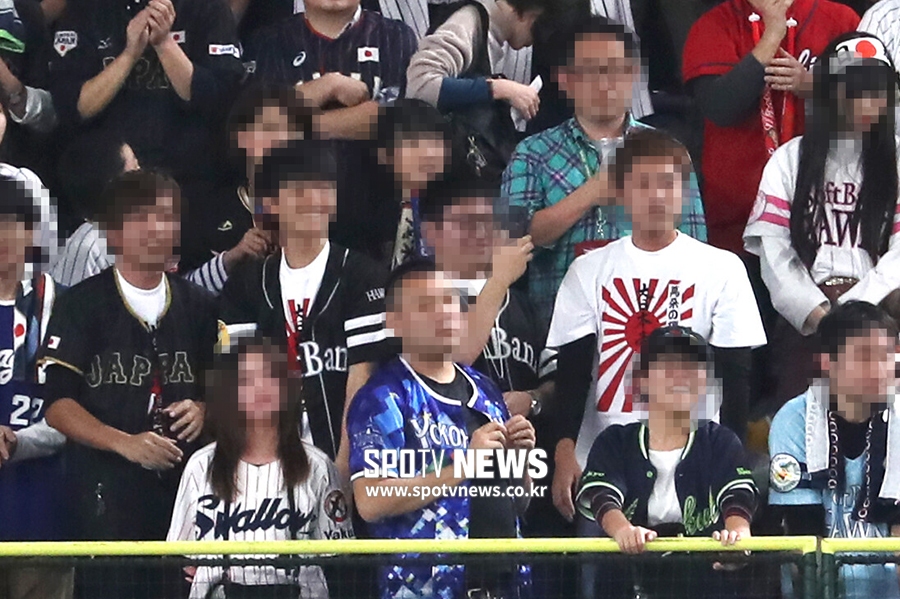 [포토S] 욱일기 티셔츠 입고 한일전 관람하는 일본 팬