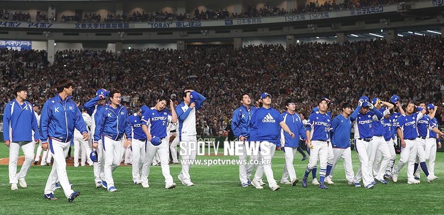 [포토S] 한국, 일본에 역전패하며 프리미어12 준우승