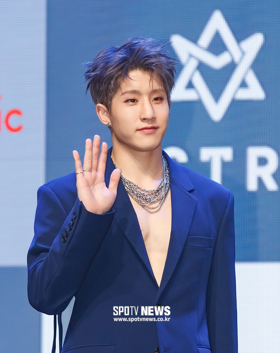 [포토S] 아스트로 진진, 남성미 뽐내며