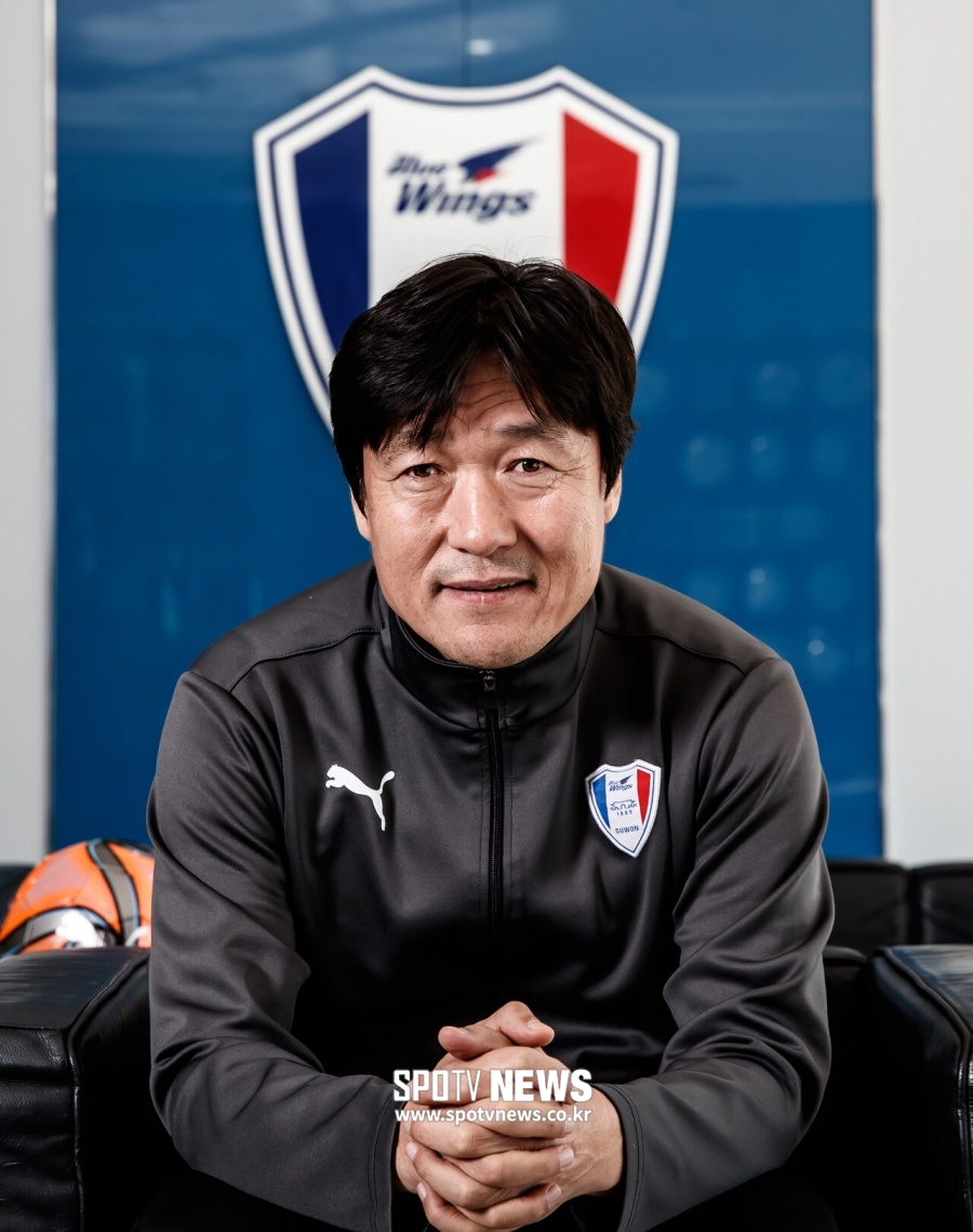 [직설 인터뷰] “잠시 물러섰을 뿐” 이임생 축구는 다시 앞으로 간다