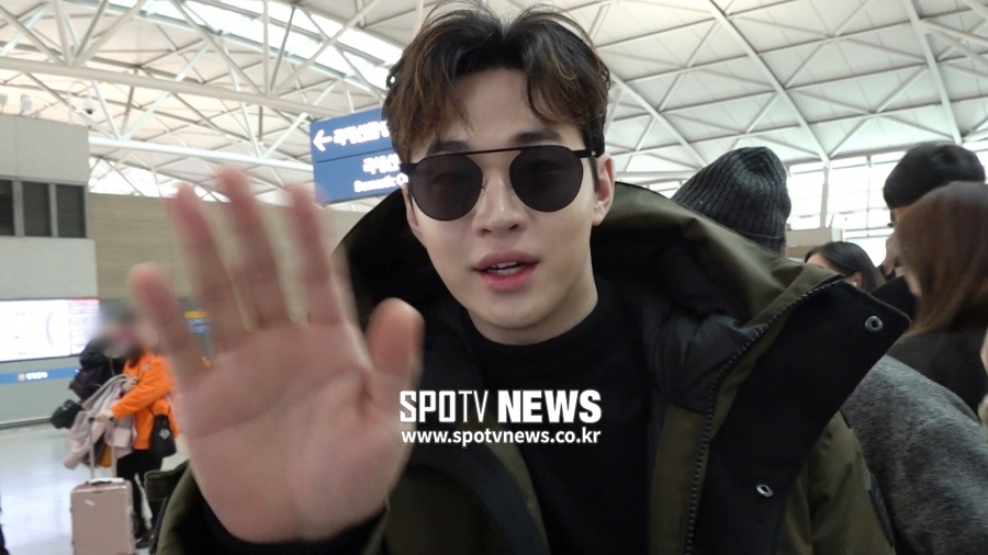 헨리(Henry), 카리스마 넘치는 상남자의 출국길 [공항패션]