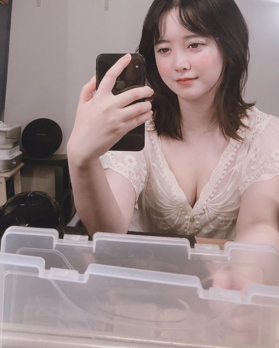 이혼소송 그 이후…구혜선, 안재현 첫 공식석상 하루 앞두고 '여신 미모' 과시