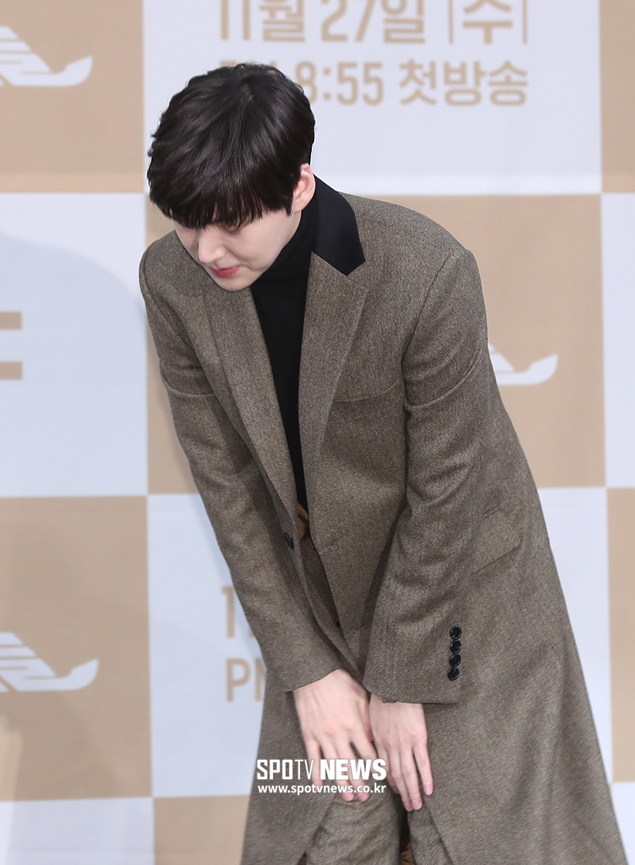 [포토S] 안재현, 이혼 소송 후 첫 공식석상에서 인사