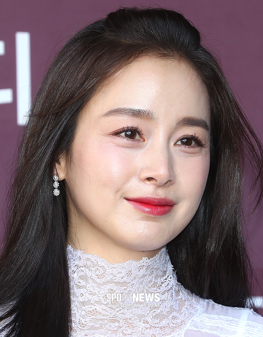 [포토S] 김태희, 극단적 클로즈업에도 살아남는 얼굴