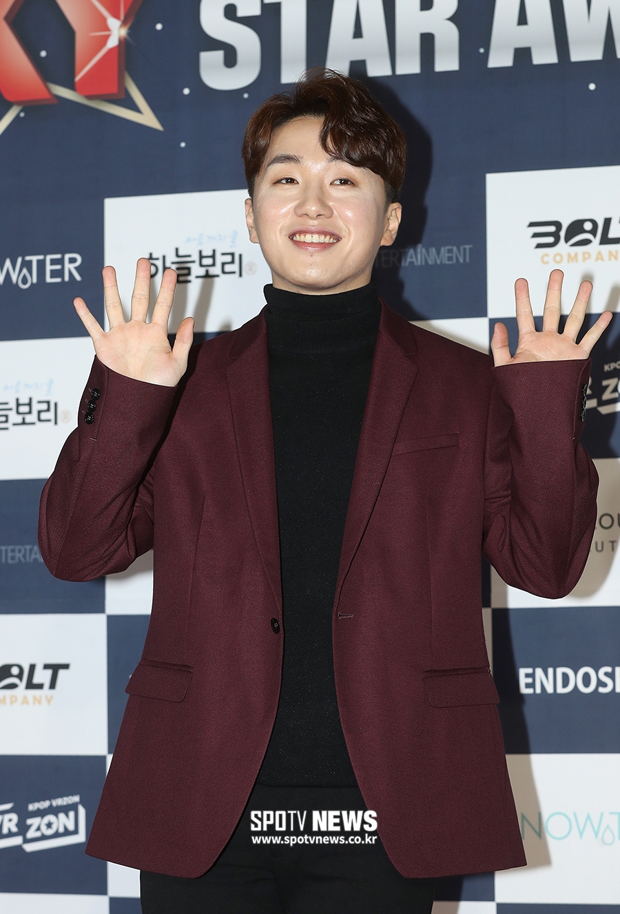 [포토S] '사재기 논란' 닐로, 당당한 미소로!